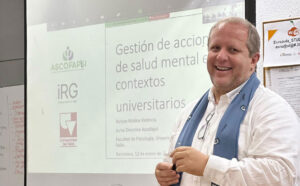 <el-doctor-Nelson-Molina-Valencia-de-la-universidad-del-valle-colombia-durante-su-conferencia>
