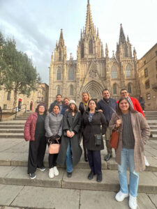 <grupo-de-participantes-del-curso-en-la-catedral-de-Barcelona>