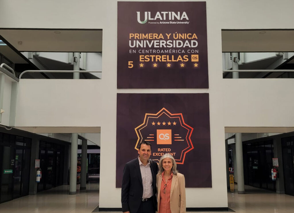 Universidad Latina. Fermín Carrillo junto a Ligia Isabel Porras Mora, Directora Académica de la Escuela de Psicología.