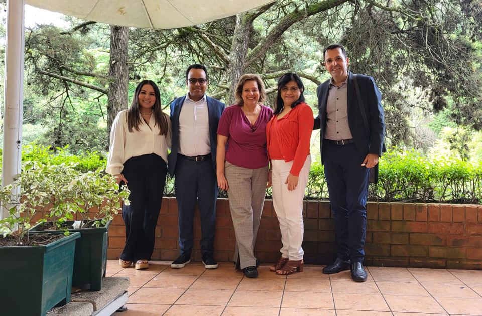 Universidad Francisco Marroquín (UFM). Jesús María Alvarado, Director de Posgrado; Sandra Luna, Coordinadora de la Maestría en Psicoterapia Avanzada; Lourdes Corado, Directora del Departamento de Psicología, y Fermín Carrillo.