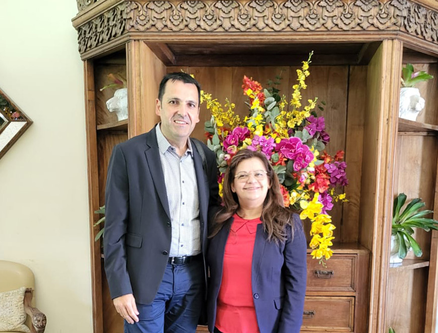 AGAPI. Fermín Carrillo junto a Silvia Lima Gutiérrez, Presidenta de Asociación Guatamalteca de Apoyo Psicológico Integral.