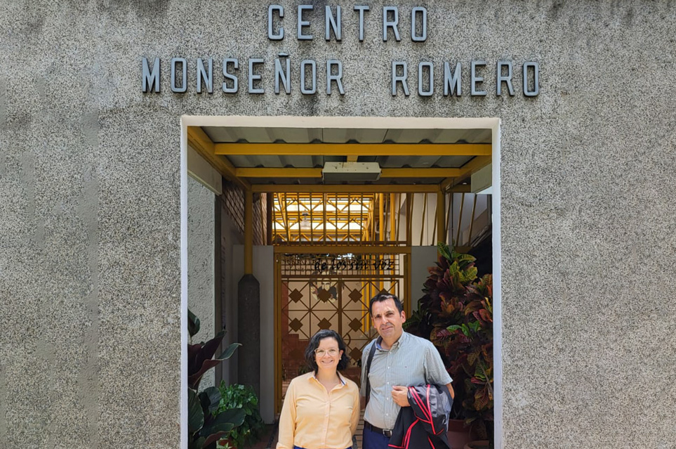 Universidad Centroamericana José Simeón Cañas (UCA). Esmeralda Valdivieso, directora del programa de psicología y Fermín Carrillo.