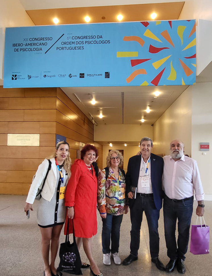 Sarah Chaves (ELPAC), Rosario Valdés (ELPAC), Vicenta Esteve, del Col.legi Oficial de Psicòlegs de la Comunitat Valenciana (COP), Raimon Gaja (iRG) y Francisco José Santolaya Ochando, Presidente del COP.