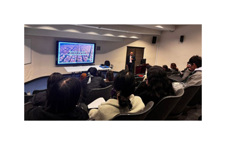 Fermín Carrillo en el Politécnico Grancolombiano durante su conferencia: "Crea tu marca personal y destaca en el mercado laboral: consejos prácticos”