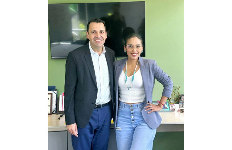 Fermín Carrillo con Lorena Piñeiro, Vicerrectora Académica de la Universidad EAN.