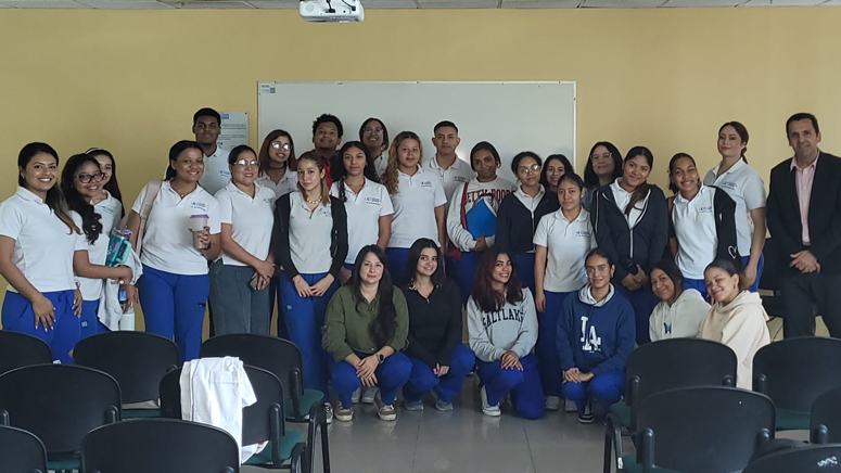 Foto de grupo del “Taller de Marca Personal”, que ofreció Fermín Carrillo dentro del Congreso Internacional Psicotalk 2K25 de la UIP.