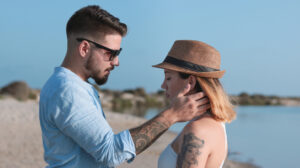 <el-hombre-acaricia-la-mujer>